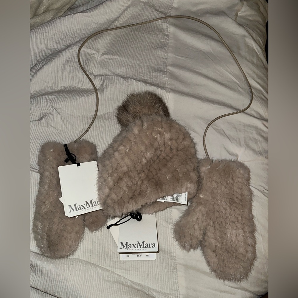 AUTHENTIC Max Mara mink hat and mittens